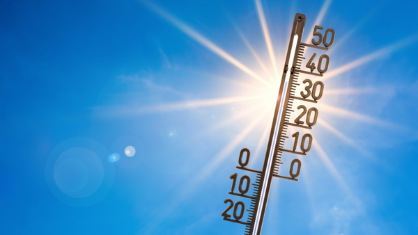 Thermometer an einem heißen und sonnigen Tag Ein Thermometer an einem heißen und sonnigen Tag.